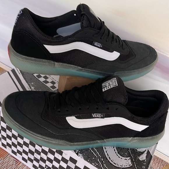 Vans Men’s Ave
Black/White
VN0A5JIBY28
Sneakers - Picture 7 of 16